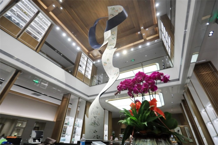 南京路书店行草云艺术装置雕塑 薄钢板绘画旋转雕塑摆件