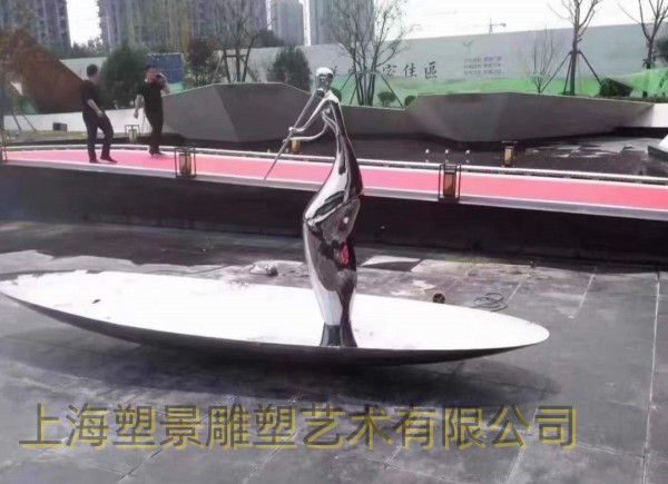 一叶舟上吹笛人 建筑入口水景雕塑 锻造不锈钢舟雕塑